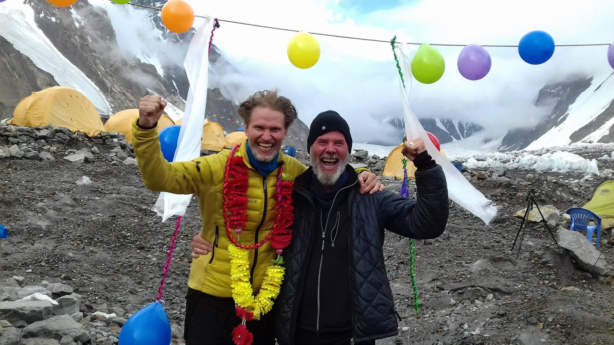 John Snorri kominn aftur í grunnbúðir