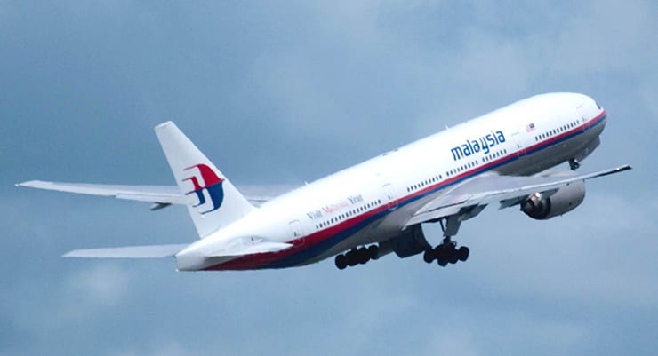 Grínsíða sagði flugvél frá Malaysia Airlines hafa nauðlent á Íslandi