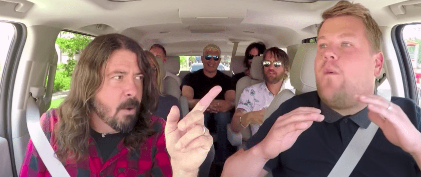 Myndband: Foo Fighters negldi bílakarókí með James Corden