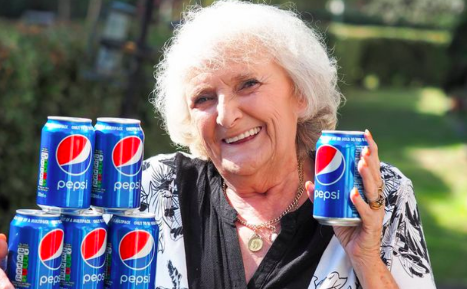 Jackie hefur hefur ekki drukkið neitt annað en Pepsi í 64 ár: „Ég myndi aldrei drekka vatn“