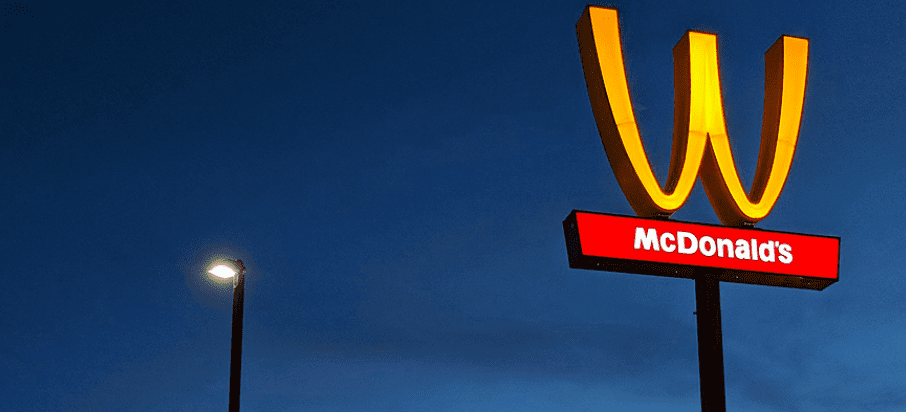 McDonalds snýr vörumerki sínu á hvolf í tilefni af alþjóðlegum baráttudegi kvenna