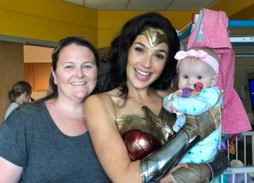 Mætti á BARNASPÍTALANN klædd eins og Wonder Woman - Gal Gadot sannar að hún er æði! - MYNDIR