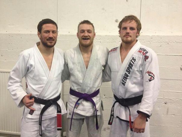 Myndband af þjálfara Gunnars Nelson og Conor McGregor KEPPA í MMA! - Sjáðu það hér!