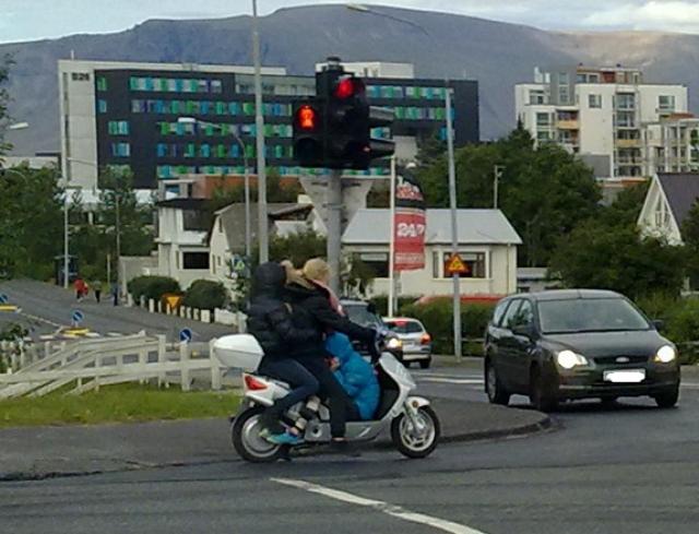 Ógnvægleg þróun í skellinöðrumálum í Breiðholtinu - 