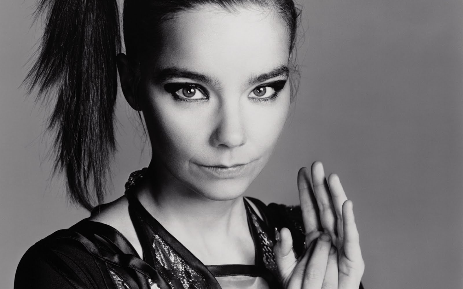 Björk SJOKKERAR alla með nýja plötu coverinu - Dásemd eða Martröð? - Mynd!