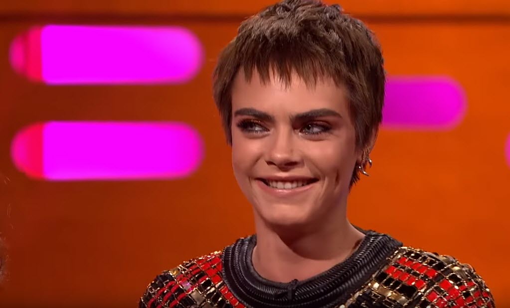 Cara Delevingne BÖSTUÐ á rauða dreglinum! - Graham Norton heimtaði útskýringu