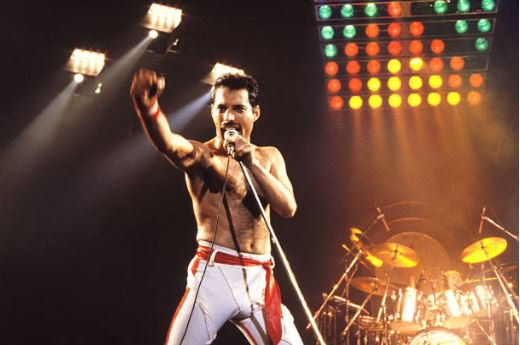 Þetta er LEIKARINN sem mun leika Freddie Mercury! - Meikar fullkomið sens!