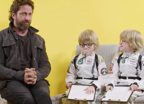 Gerard Butler svarar spurningum frá átta ára TVÍBURUM! - „Mamma mín segir að þú sért massaður“