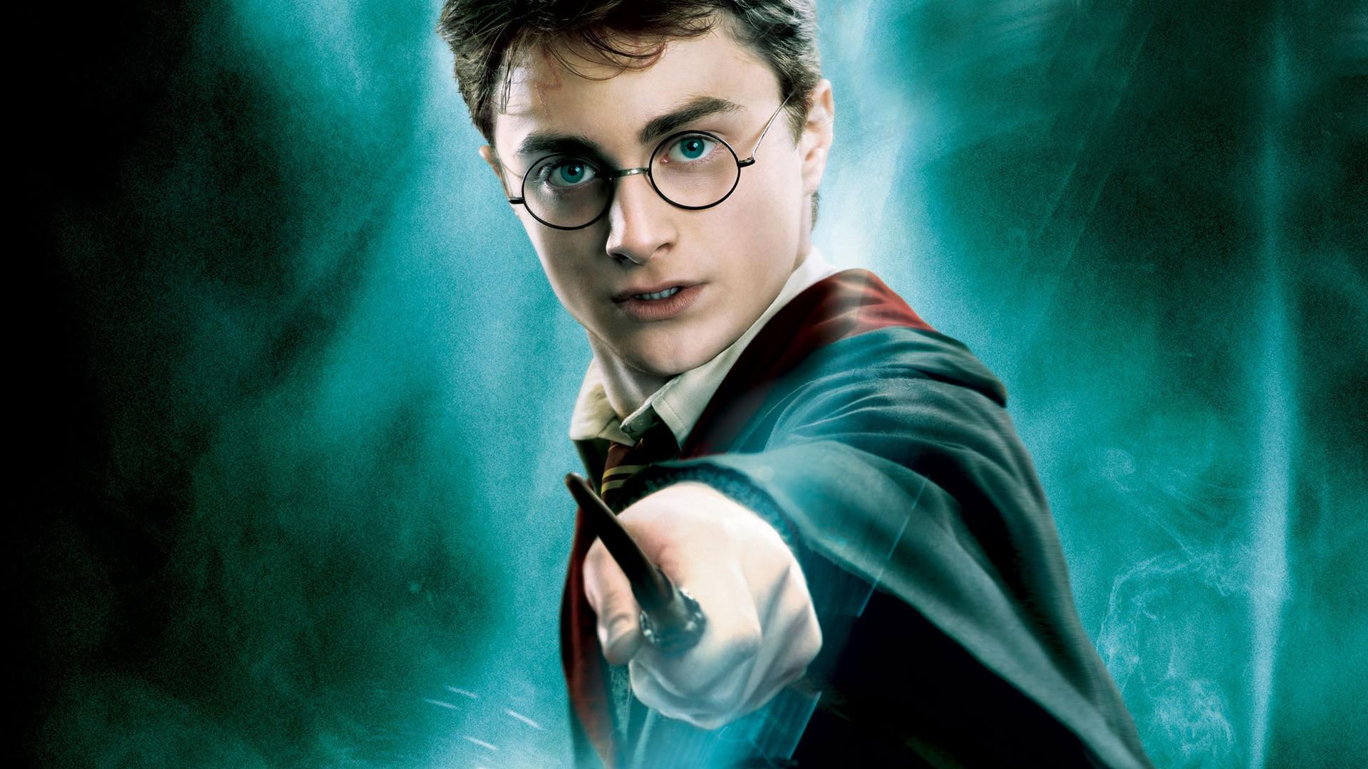 Hann er fáránlega líkur Harry Potter! - Og stelpurnar eru VITLAUSAR í hann!