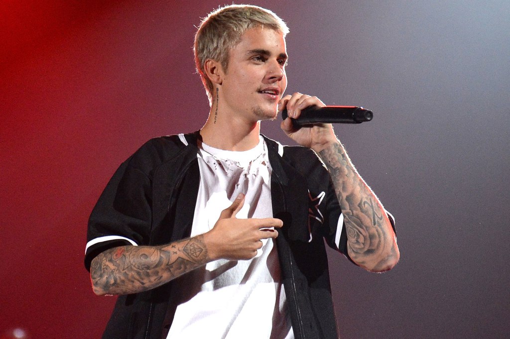 Justin Bieber kominn með risastórt TATTÚ á magann! - Aðdáendur hans eru ekki sáttir!