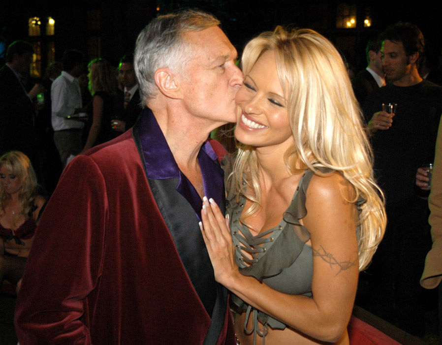 Pamela Anderson deildi þessu myndbandi á Instagram þegar hún heyrði af andláti Hugh Hefner!