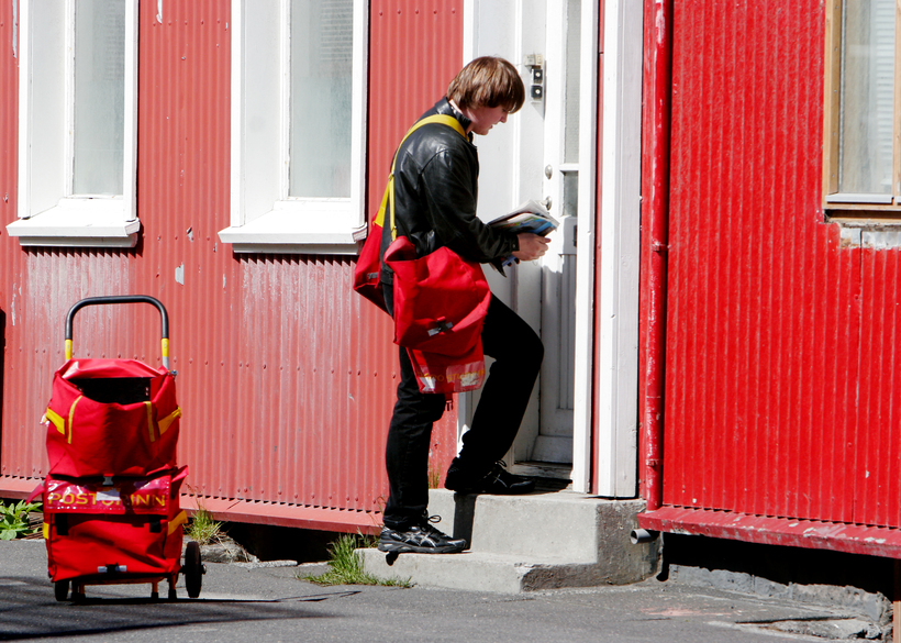 Sitja íslenskir blaðberar heima með súkkulaði og STOLINN póst?