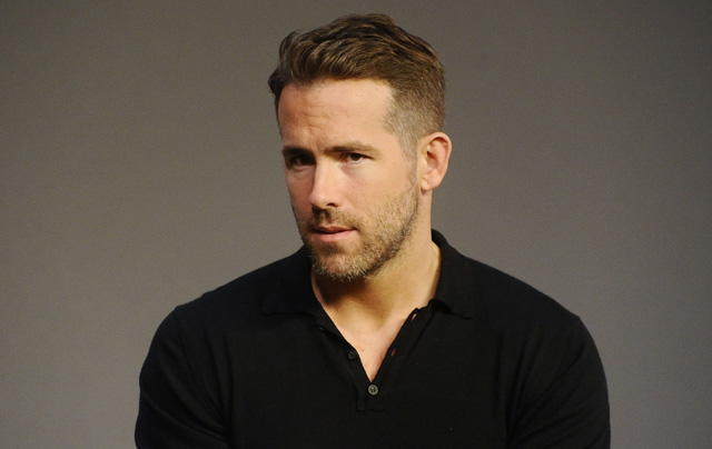 Ryan Reynolds hikar ekki við að skjóta á DÓTTUR sína á Twitter! Þetta er snillingur!