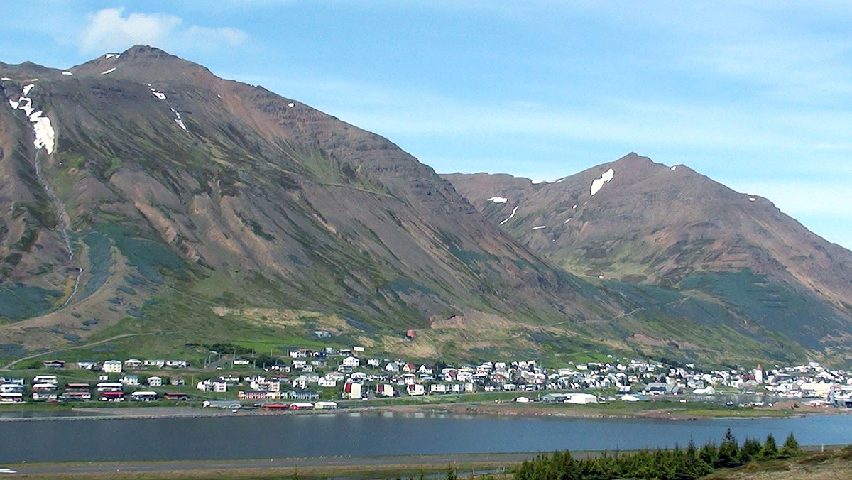 Hættu við JÓLABALL á Siglufirði af ótta við sprengingu! - Árið 1953!