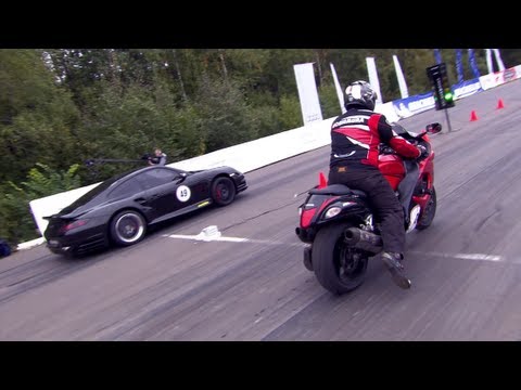 Suzuki GSX1300 keppir við Porsche 911 Switzer R750  - Myndband