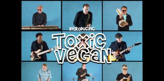 Af vélbrúðum og vegan-ætum—Toxic Vegan: "Robo Girl"